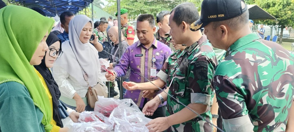 Pemko Gelar Gerakan Pangan Murah di Lanud Roesmin Nurjadin