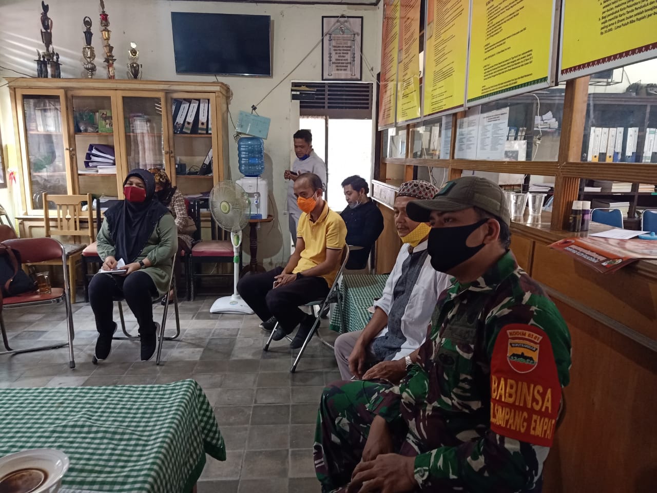Babinsa Simpang Empat  Hadiri Rapat Pendataan Warga Terdampak Covid-19