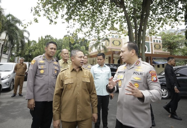 Target PAD Tak Tercapai, Gubri Minta Bantuan Kapolda Riau