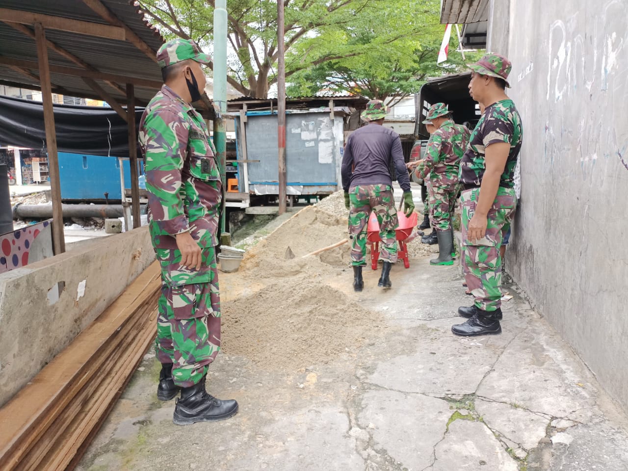 Koramil 02 Kota Gelar Karya Bhakti di Wilayah Teritorial