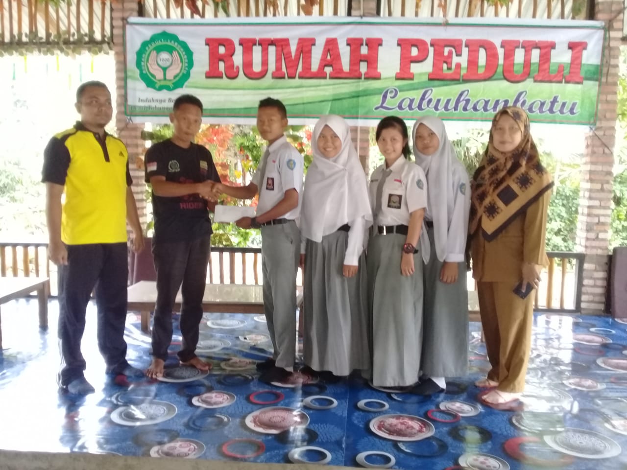 Antar Donasi ke Posko RPL, SMKN 1 Pangkatan Siap Bersinergi