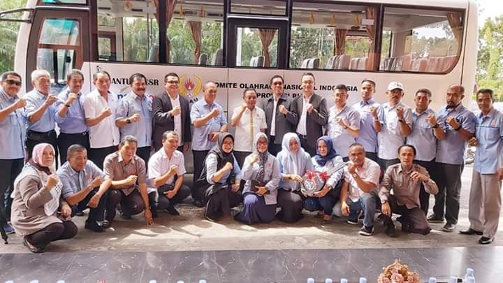 PT Agung Serahkan  Bus Bantuan, Dunia  Usaha Migas Janji Bantu Anggaran KONI ke PON Papua