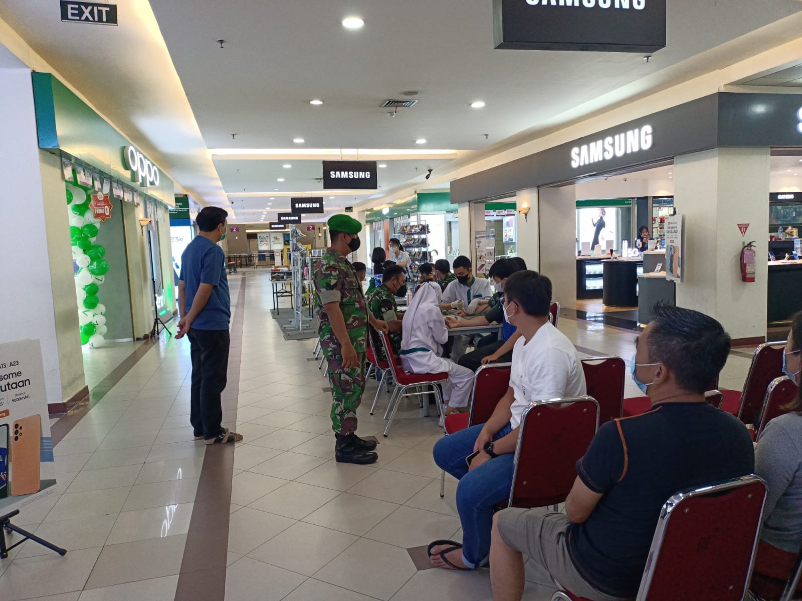 Babinsa Sertu Edy Priyanto Rutin Monitoring Pendampingan Warga Ikut Vaksinasi 
