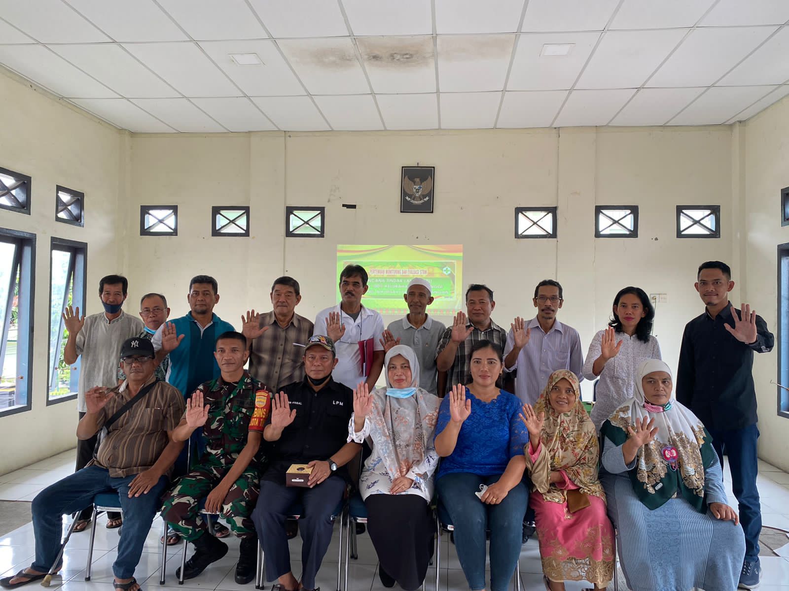 Babinsa Hadiri Sosialisasi Sanitasi Total Berbasis Masyarakat di Kelurahan Kota Tinggi