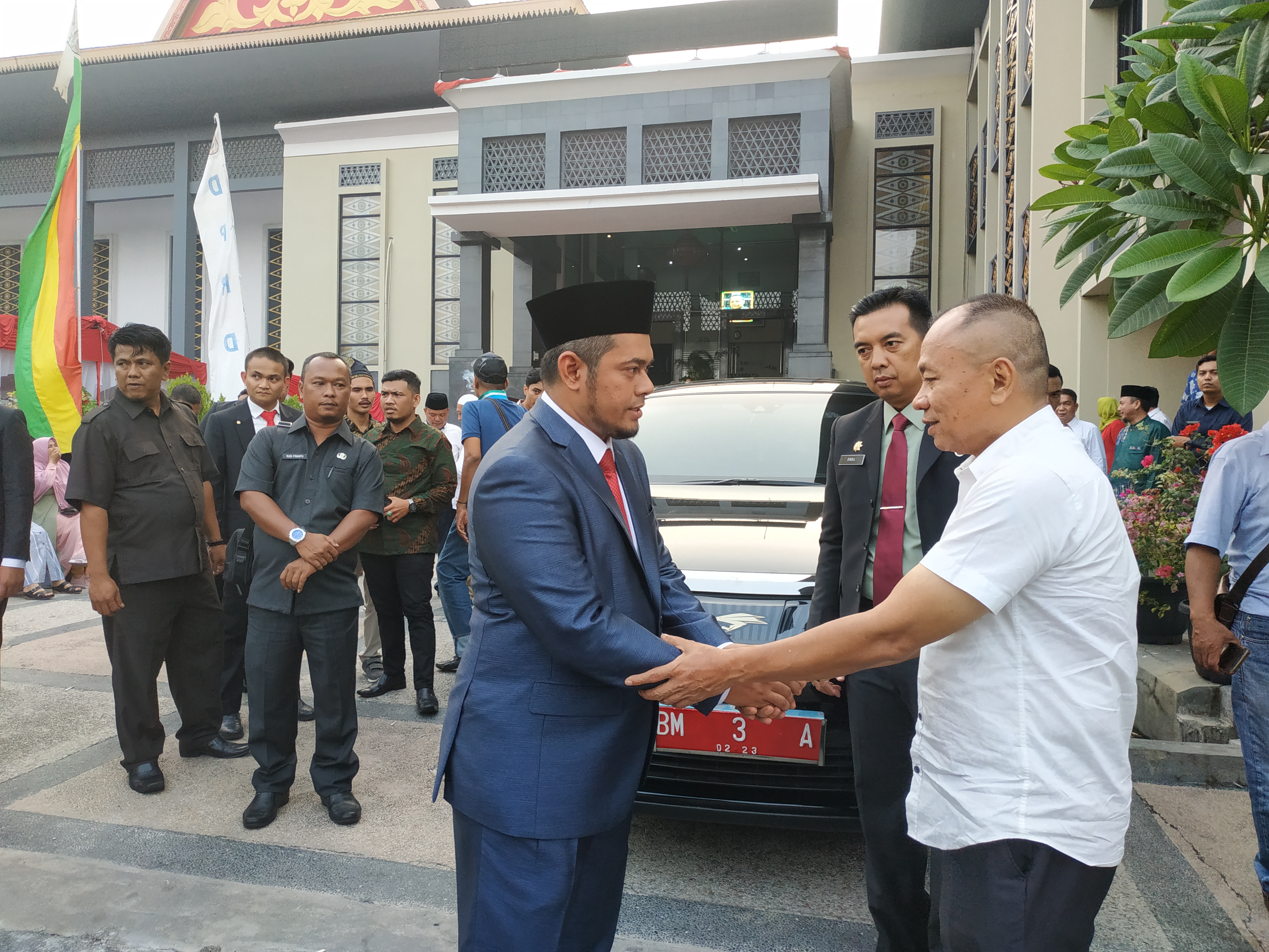 Purna Menjadi Ketua DPRD Pekanbaru, Sahril Langsung Serahkan Mobil Toyota Harrier ke Hamdani